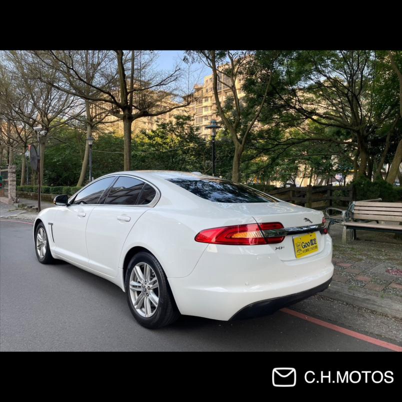 2012年 Jaguar XF 2.2D
