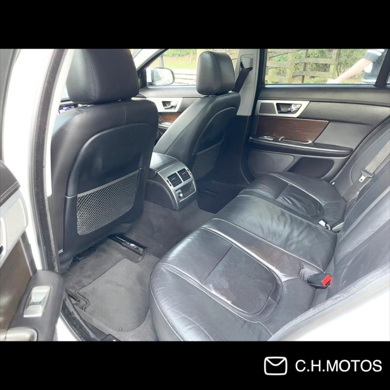 2012年 Jaguar XF 2.2D