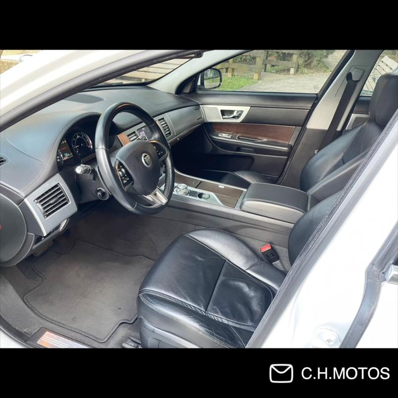 2012年 Jaguar XF 2.2D