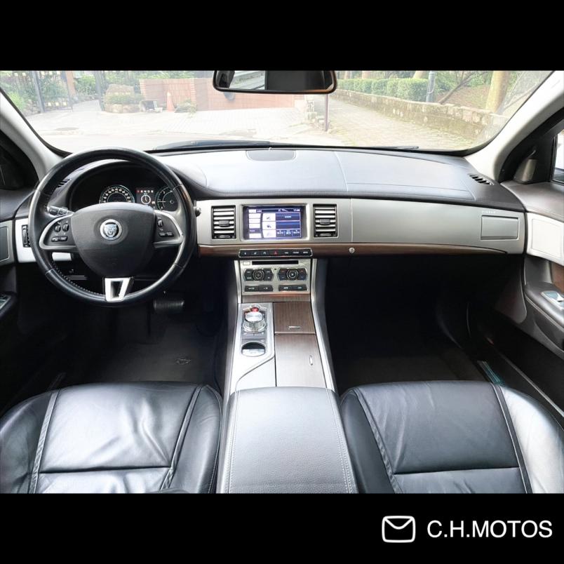 2012年 Jaguar XF 2.2D