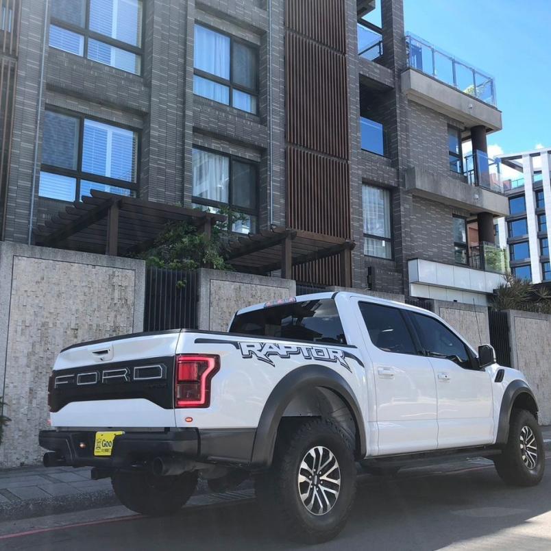 FORD F-150 4x4 RAPTOR