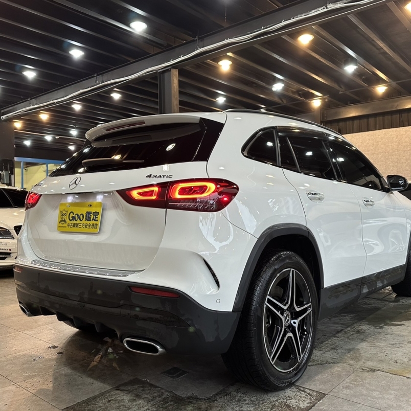 Benz GLA250 4MATIC