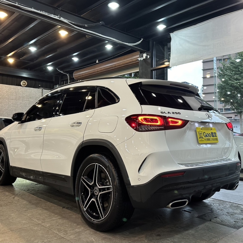 Benz GLA250 4MATIC