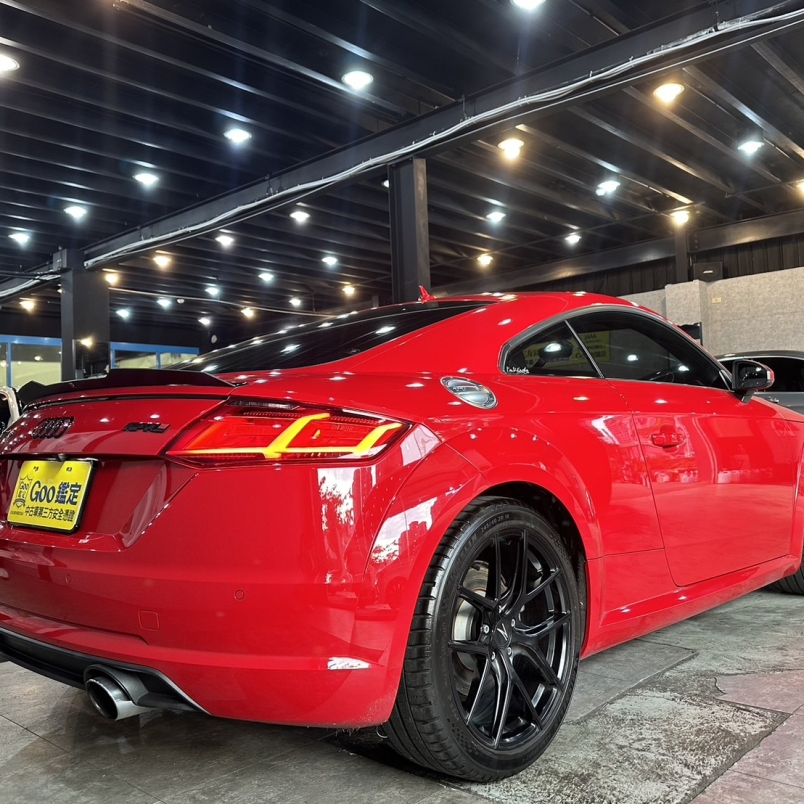 AUDI TT