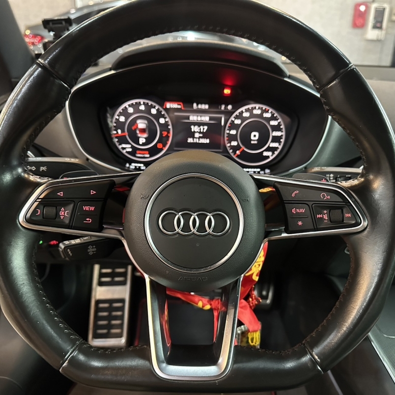 AUDI TT