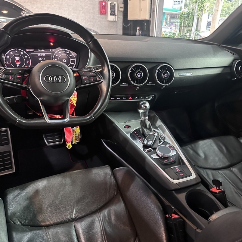 AUDI TT