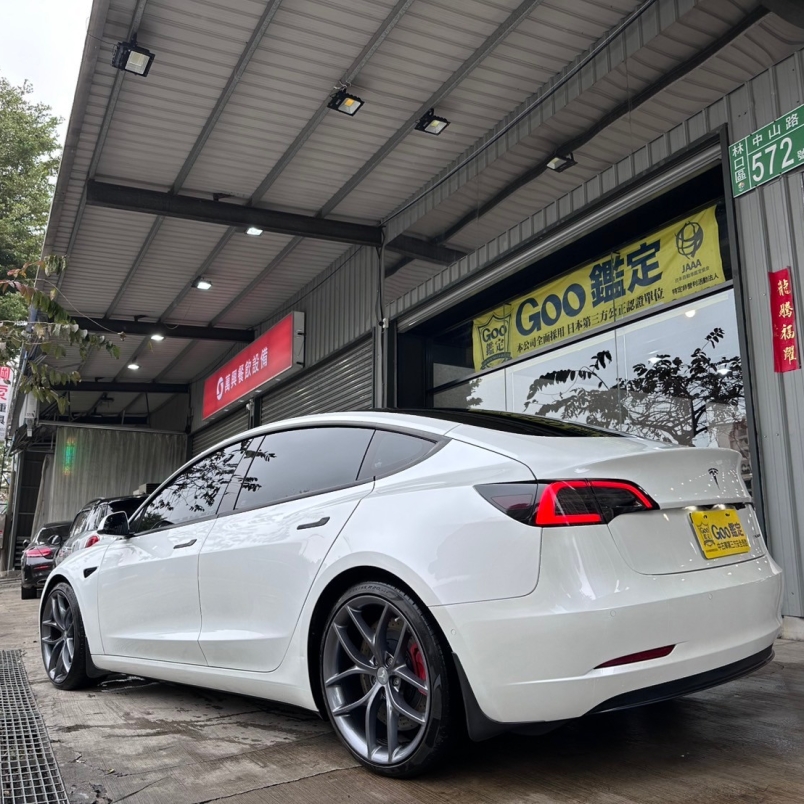 Tesla Model 3 Long Range