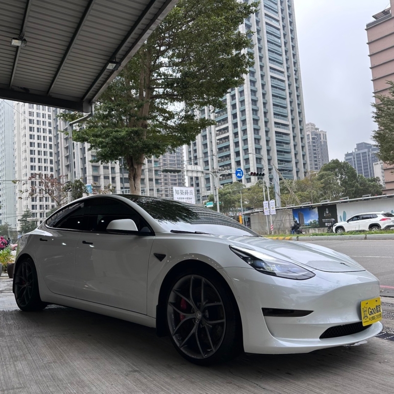 Tesla Model 3 Long Range