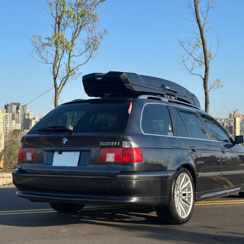 BMW E39 528i