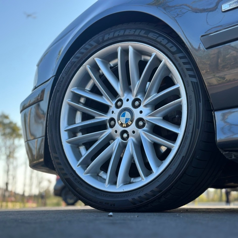 BMW E39 528i