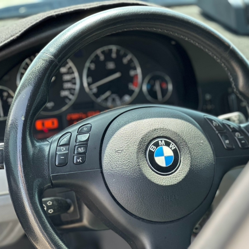 BMW E39 528i