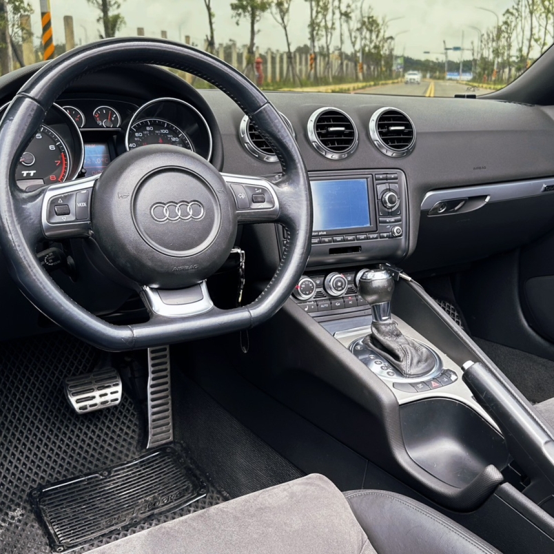 AUDI TT